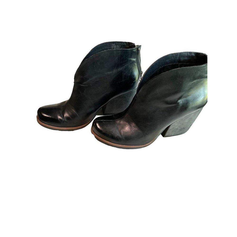 Korks Black 7 1/2M Heeled‎ Booties Split Fronts